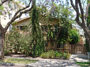 418 N Palm Dr in Beverly Hills, CA - Building Photo - Building Photo