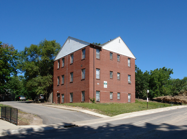 231 Louis Apartments in East Lansing, MI - Building Photo - Building Photo