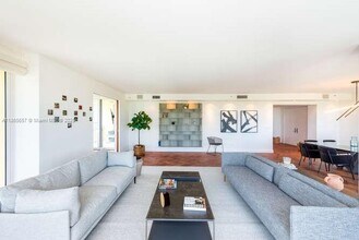 445 Grand Bay Dr in Key Biscayne, FL - Building Photo - Building Photo