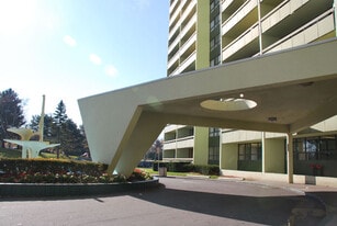 The Westwood in Mississauga, ON - Building Photo