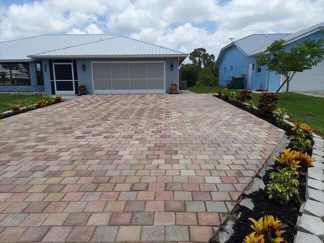 17026 Edgewater Dr in Port Charlotte, FL - Building Photo - Building Photo