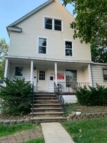 223 W Locust St in Dekalb, IL - Building Photo