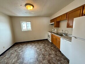 110 Harbet Ave NW in Cedar Rapids, IA - Building Photo - Building Photo