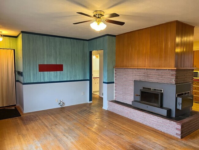 property at 11330-1137A 137 A St