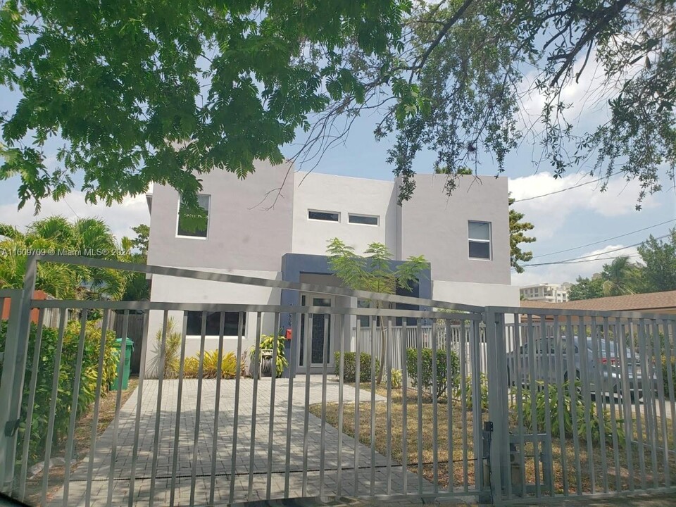 2839 SW 25th Ter in Miami, FL - Building Photo