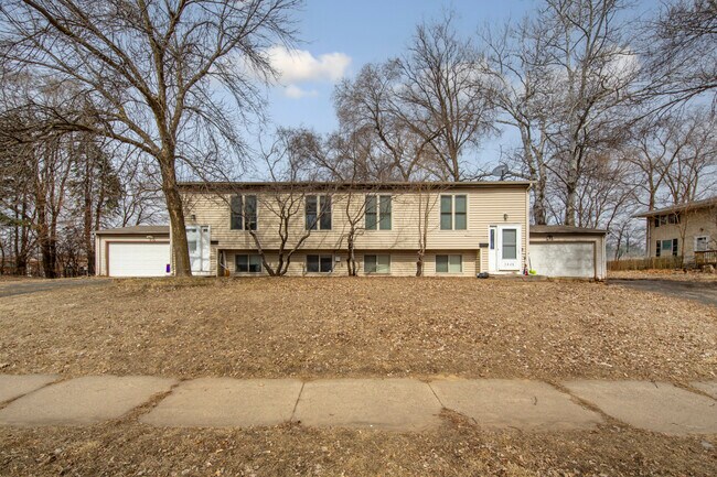 3830 W 108th St in Minneapolis, MN - Foto de edificio - Building Photo