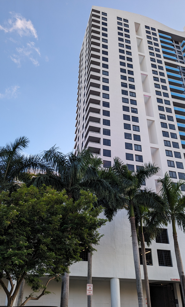 1330 West Ave, Unit 2805 in Miami Beach, FL - Building Photo - Building Photo