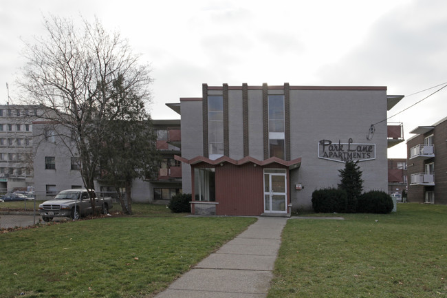 Parklane Apartments in Mississauga, ON - Building Photo - Building Photo