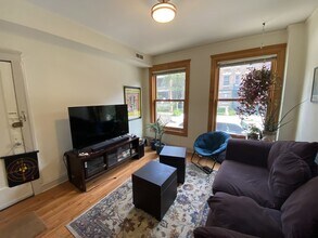 852 W Diversey Pkwy in Chicago, IL - Building Photo - Building Photo