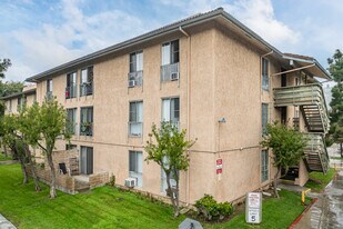 Figueroa Gardens in Los Angeles, CA - Building Photo