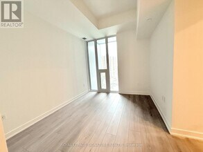 1 Fairview Rd E in Mississauga, ON - Building Photo - Building Photo