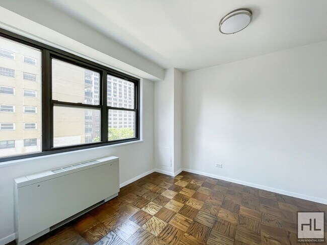 E 16 ST in New York, NY - Building Photo - Building Photo