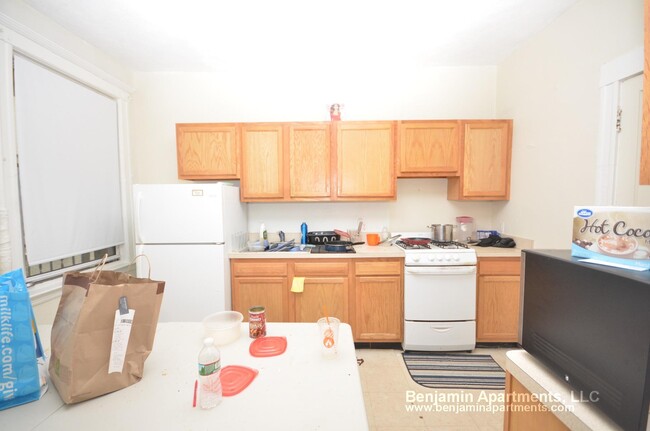 1637 Commonwealth Ave, Unit 1 in Boston, MA - Building Photo - Building Photo