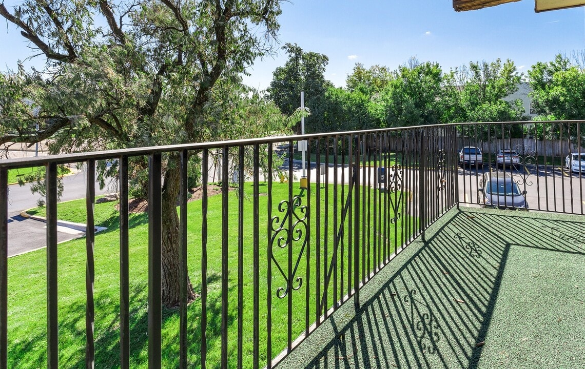 Timber Lake in West Chicago, IL - Building Photo