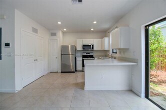 339 NE 12th St in Florida City, FL - Building Photo - Building Photo