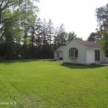 5 Sunset Dr in Latham, NY - Building Photo - Building Photo