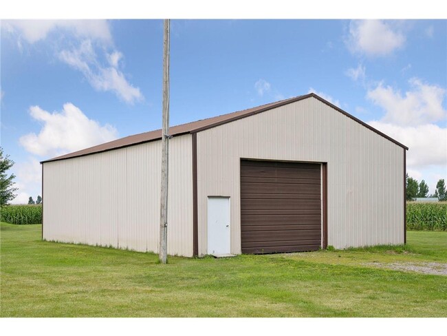 8735 Dolphin Rd in Princeton, MN - Building Photo - Building Photo