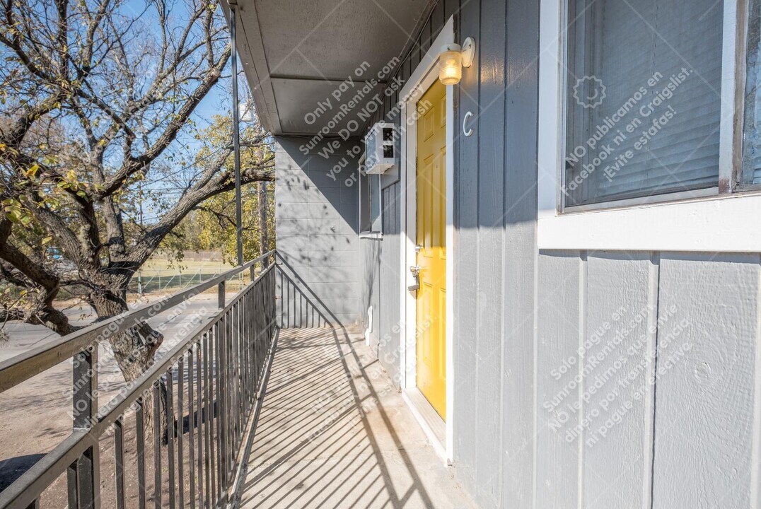 903 Springdale Rd in Austin, TX - Building Photo