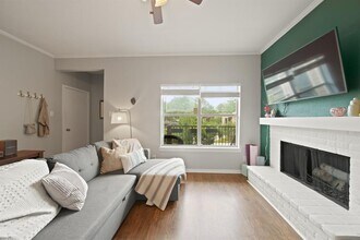 728 Bering Dr in Houston, TX - Building Photo - Building Photo