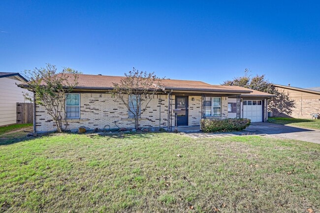 316 Wallace Dr in Crowley, TX - Building Photo - Building Photo