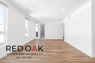 1860 N Western Ave in Los Angeles, CA - Building Photo - Building Photo