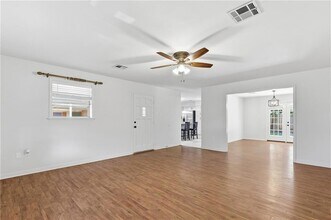 426 Pine St in Norco, LA - Foto de edificio - Building Photo