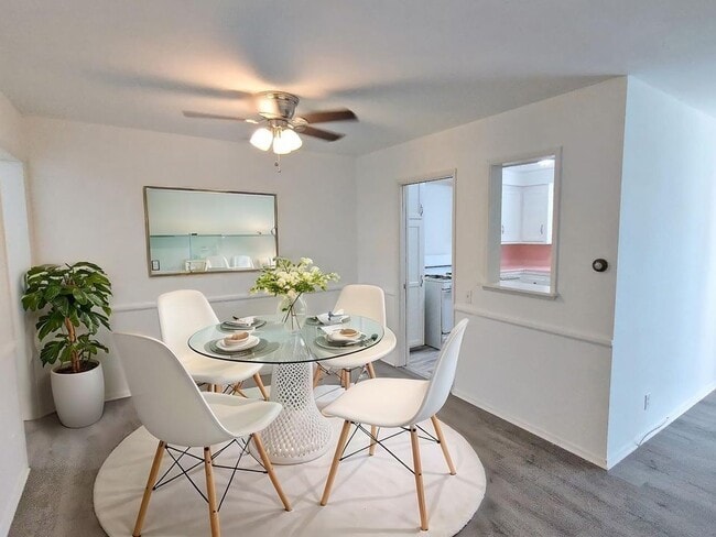 1130 S Clark Dr in Los Angeles, CA - Building Photo - Building Photo