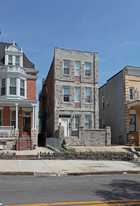 2227 Linden Ave in Baltimore, MD - Foto de edificio