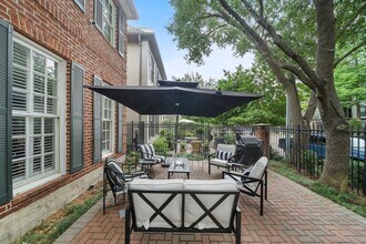 5136 Chevy Chase Dr in Houston, TX - Building Photo - Building Photo