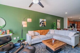 1275 E University Dr, Unit SI ID1502185P in Tempe, AZ - Foto de edificio - Building Photo