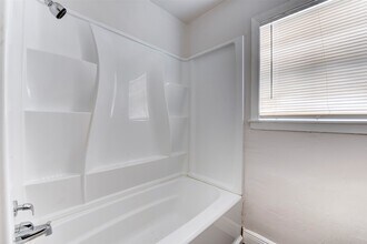 1209 Cabell St in Houston, TX - Building Photo - Building Photo