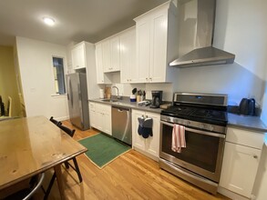 114 Buttonwood St, Unit 2 in Boston, MA - Building Photo - Building Photo