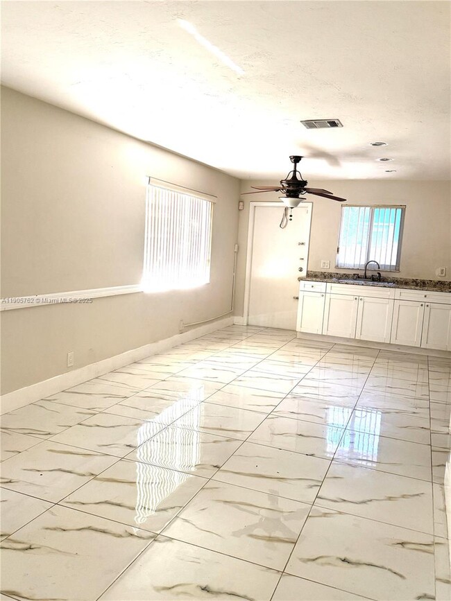 1945 Pierce St in Hollywood, FL - Building Photo - Building Photo