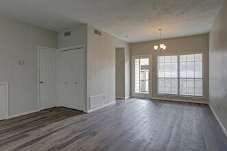 9910 Royal Ln in Dallas, TX - Building Photo - Building Photo
