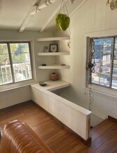 1279 Oakwood Dr in Topanga, CA - Foto de edificio - Building Photo