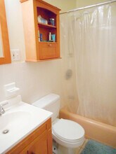 10 Scottfield Rd, Unit 33 in Boston, MA - Foto de edificio - Building Photo