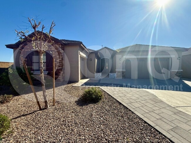 property at 213 E Birchwood Pl