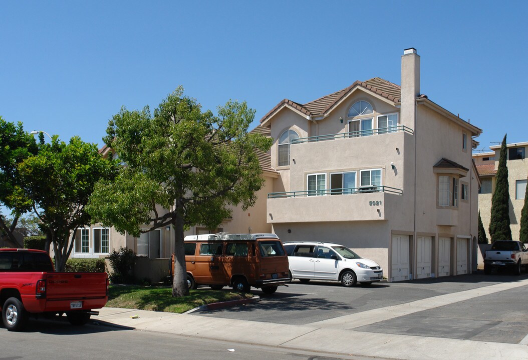 5021 Waverider Cir in Huntington Beach, CA - Foto de edificio