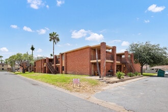 Fairway Apartments in McAllen, TX - Building Photo - Building Photo