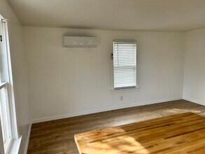 2443 4th Ave N, Unit Upper in St. Petersburg, FL - Building Photo - Building Photo