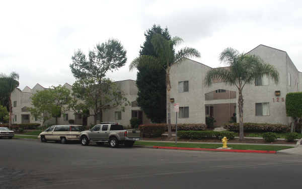 Westchester Apartments in Anaheim, CA - Foto de edificio - Building Photo