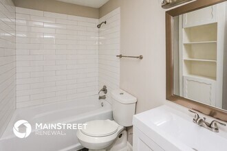 10405 Kinslow Dr, Unit 5214103 in Dallas, TX - Foto de edificio - Building Photo