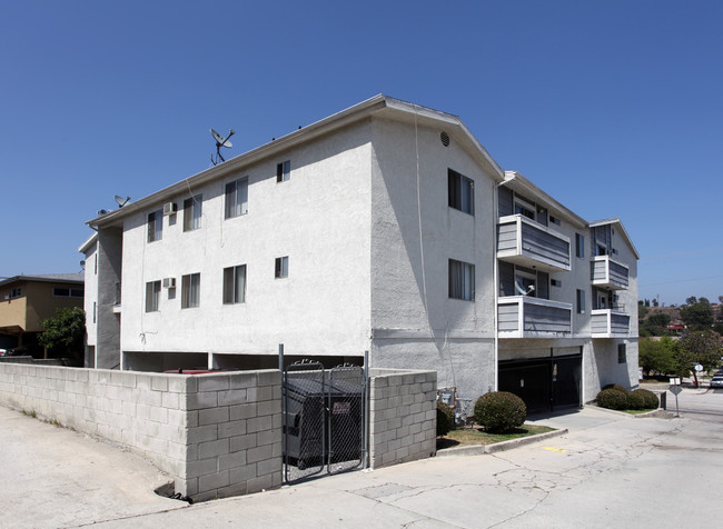 Shasta Circle Apartments in Los Angeles, CA - Building Photo - Building Photo