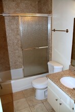 369 Orizaba Ave, Unit 1 in Long Beach, CA - Building Photo - Building Photo