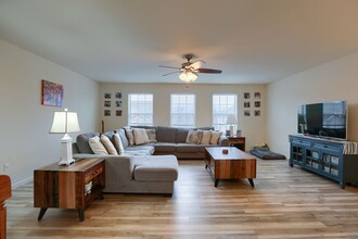 103 Crest View in Carlisle, PA - Building Photo - Building Photo
