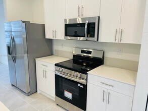 1144 SE 2nd St in Florida City, FL - Building Photo - Building Photo