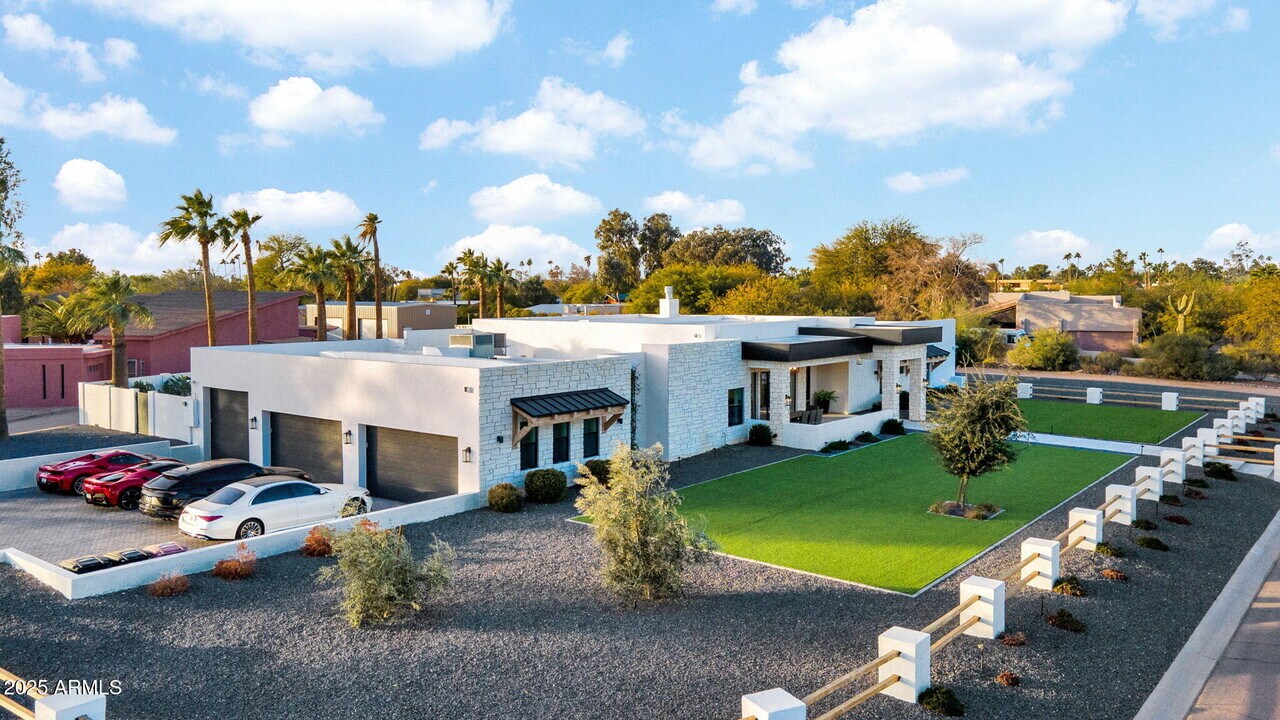 11842 N Miller Rd in Scottsdale, AZ - Building Photo