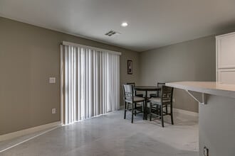 7252 Quarterhorse Ln in Las Vegas, NV - Building Photo - Building Photo