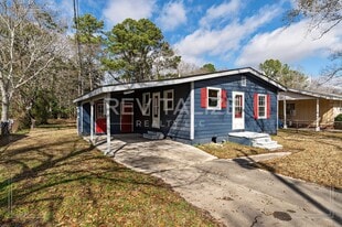 3513 Sherlawn Dr in Moss Point, MS - Building Photo