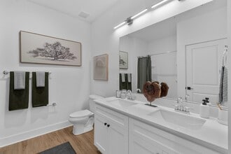 The Nixon Apartments in Wilmington, NC - Building Photo - Building Photo